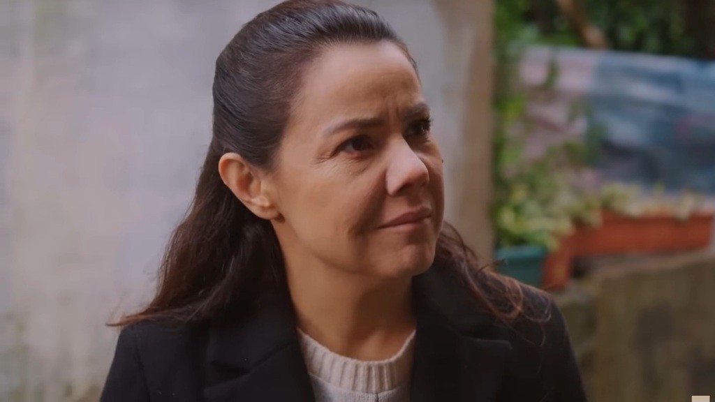 Gonul wraca do swojego domu.