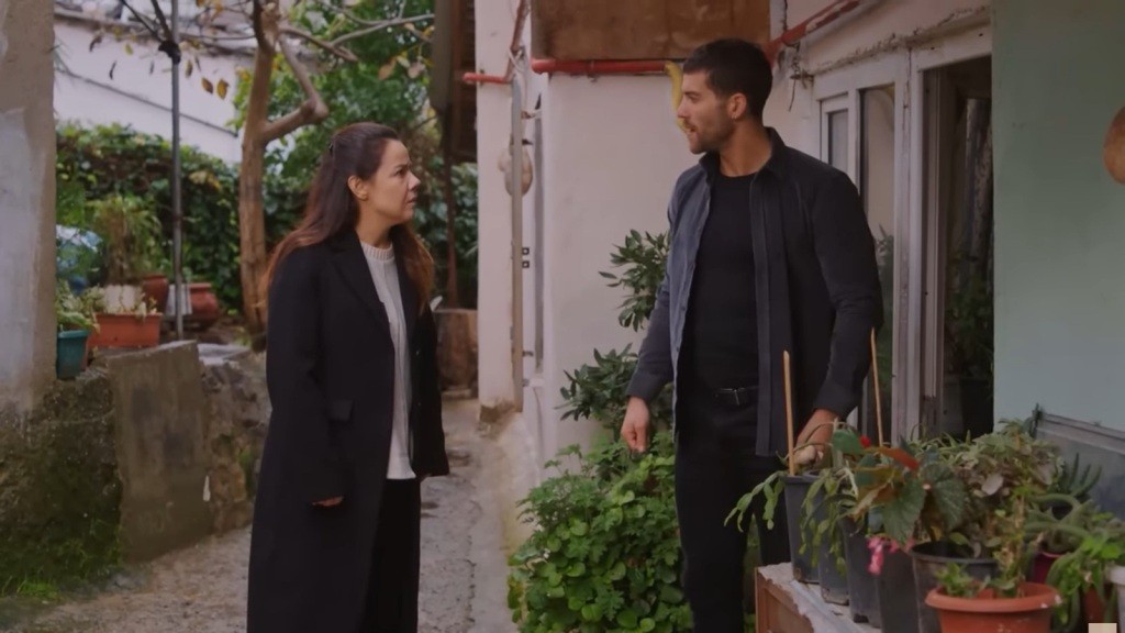 Gonul i Cihan twarzą w twarz.