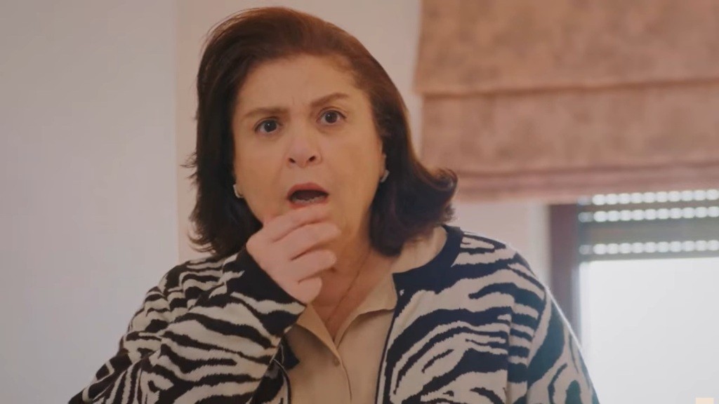 Naciye jest w szoku, widząc Kuzeya i Silę w łóżku.