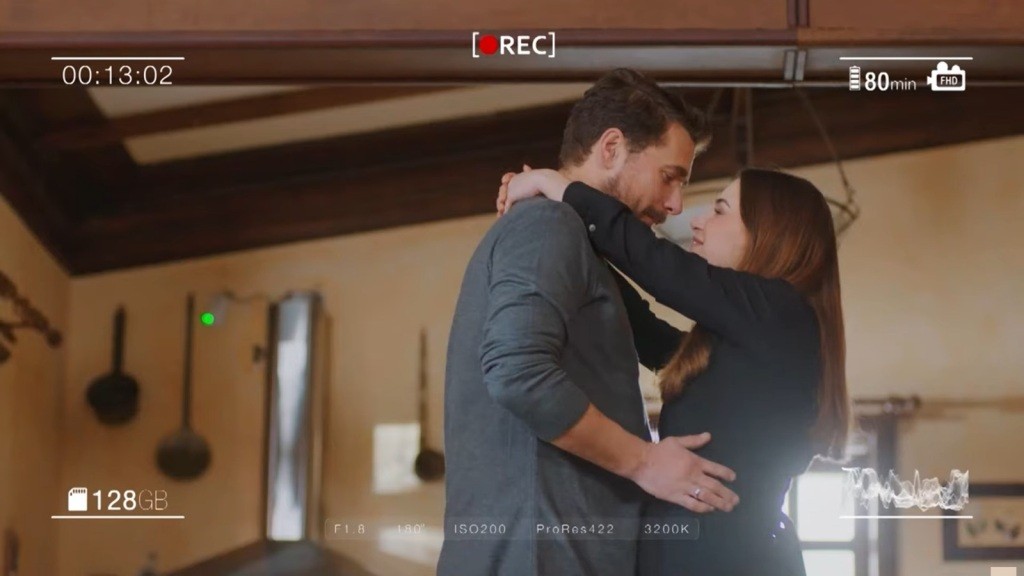 Ukryta kamera nagrywa tańczących Kuzeya i Silę.