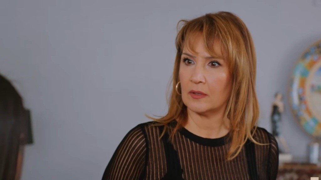 Feraye otwiera szeroko oczy, widząc Bahar.