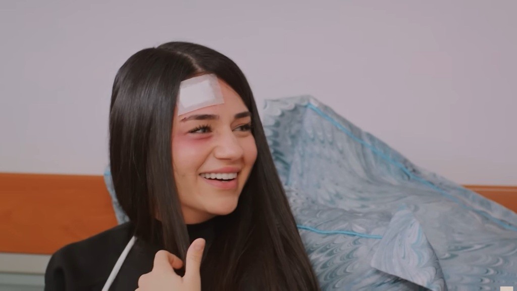 Bahar zanosi się śmiechem.