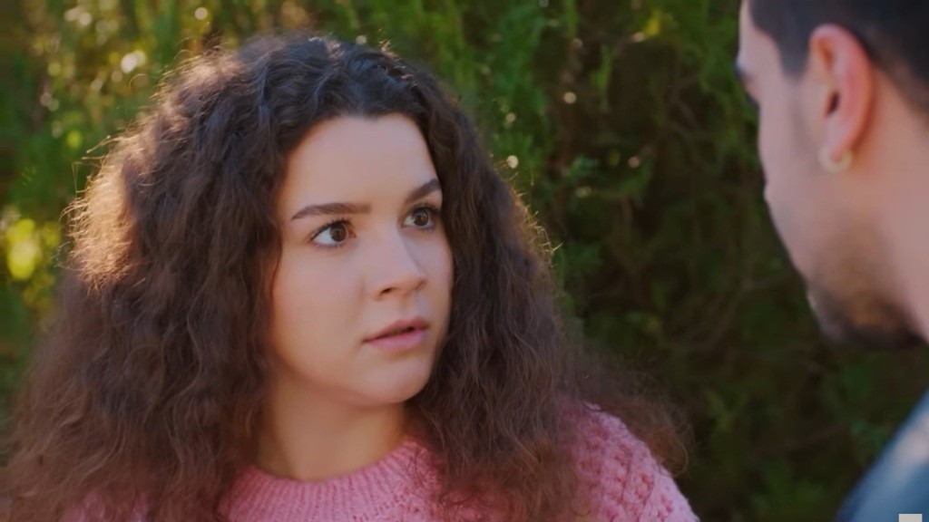 Melis patrzy z przerażeniem na Gokhana.