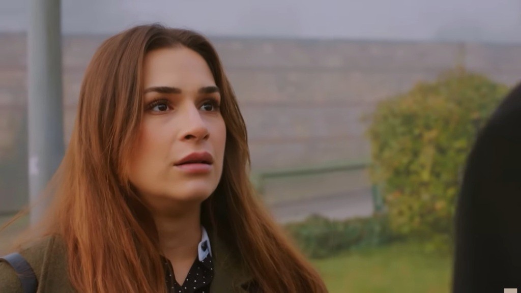 Sila jest zaskoczona widokiem Leventa.