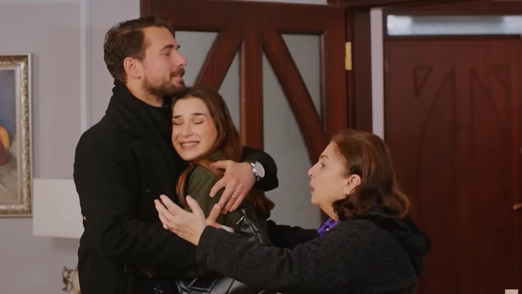 Naciye chce przytulić syna, ale w jego objęciach jest już Sila.