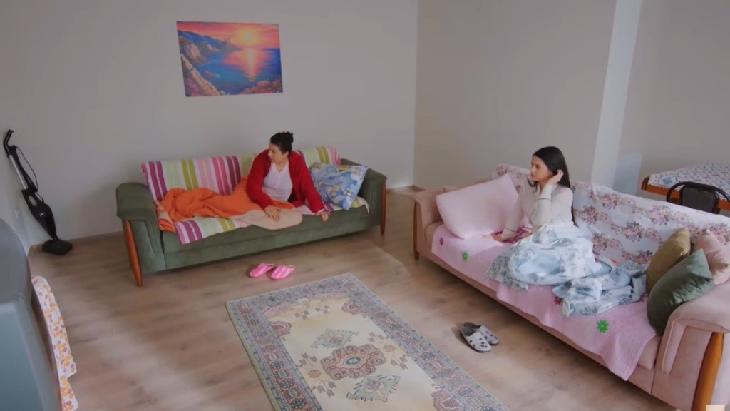 Cavidan i Bahar budzą się.