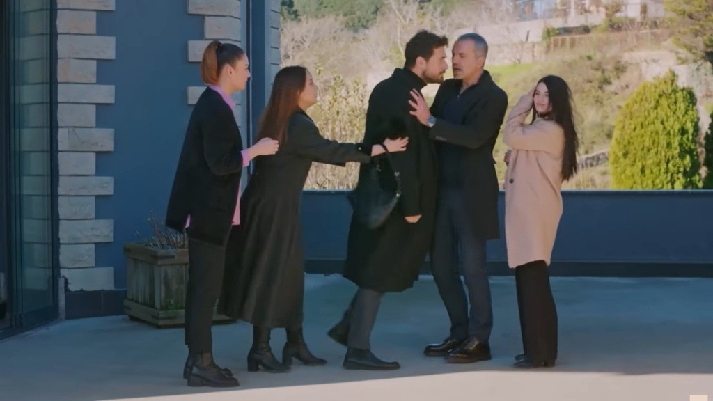 Bulent i Sila powstrzymują Kuzeya przed zaatakowaniem Bahar.