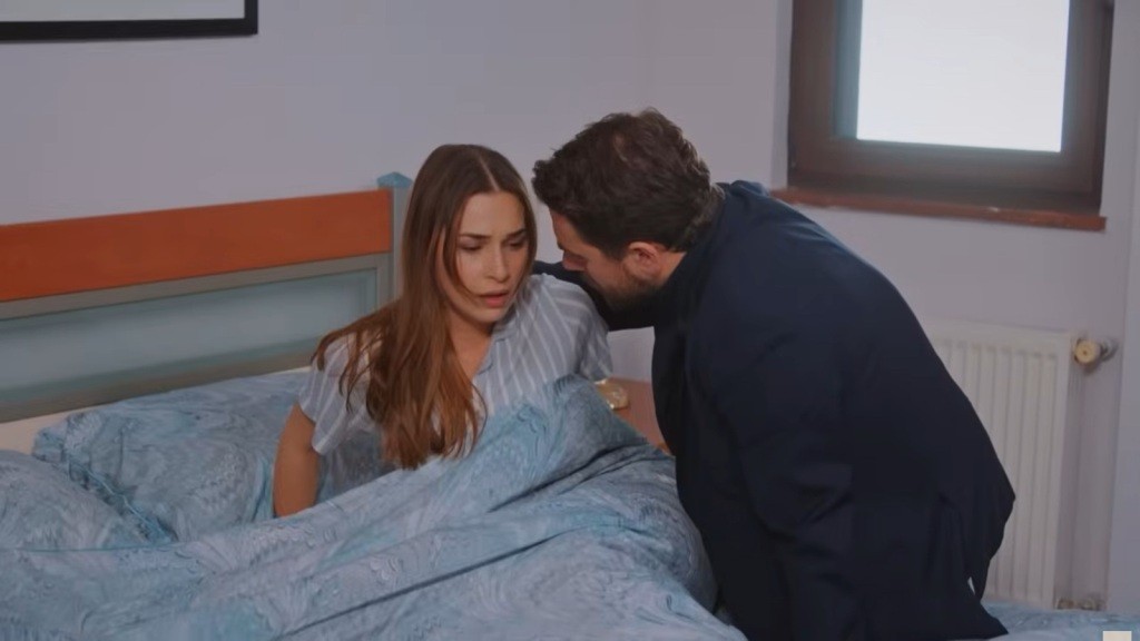 Kuzey pochyla się nad Silą, która obudziła się ze złego snu.