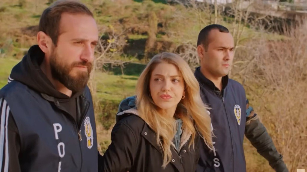 Seda jest prowadzona przez policjantów.