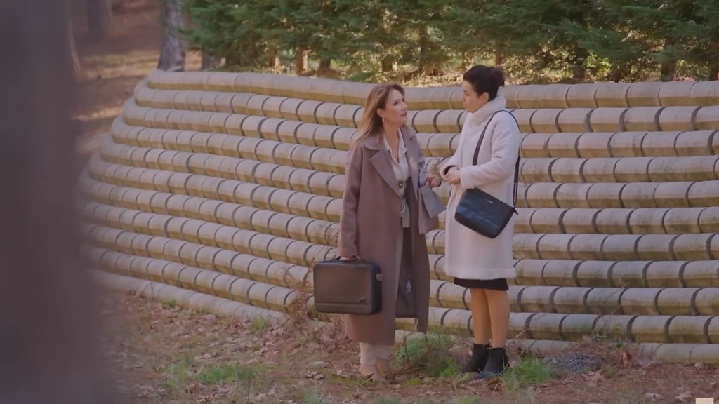 Feraye spotyka się w parku z Cavidan.