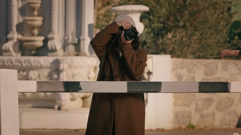 Fotografka robi zdjęcia.