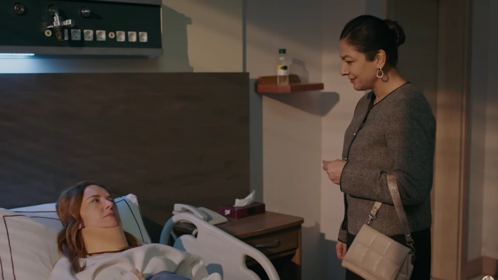 Tulay odwiedza Songul w szpitalu.