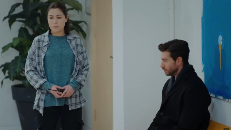 Kara i Sinan w szpitalu. Oboje mają bardzo smutne miny.