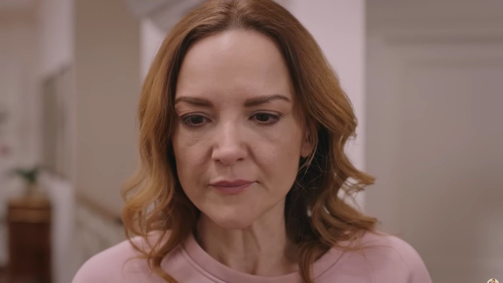 Zbliżenie na przegraną twarz Songul.