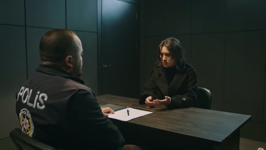 Zeynep jest przesłuchiwana.