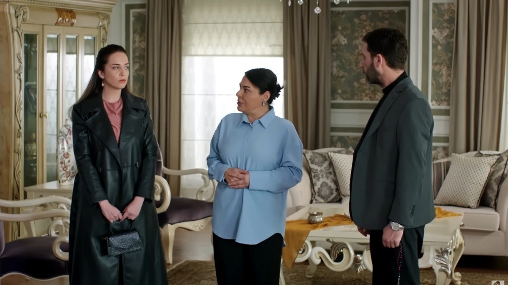 Beyza, Mukadder i Nusret.