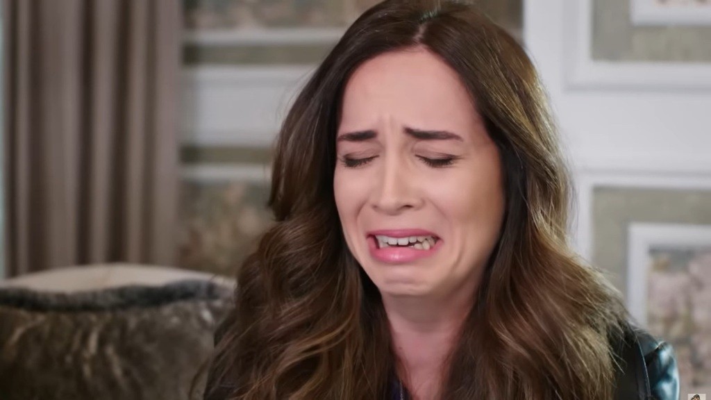 Beyza wybucha szlochem.