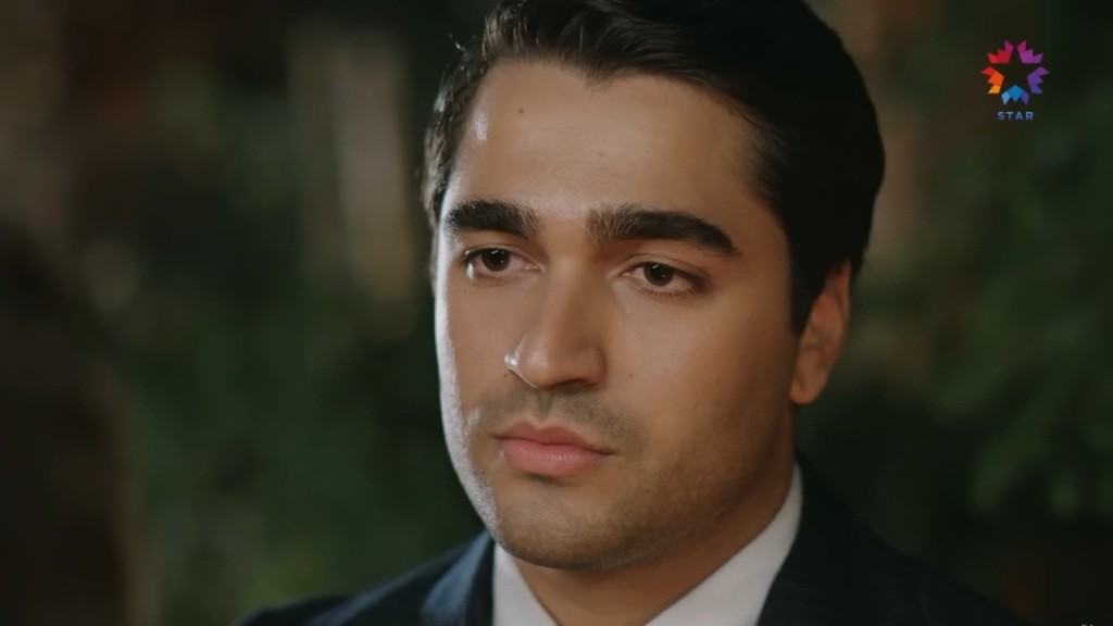 Zbliżenie na twarz Ferita.