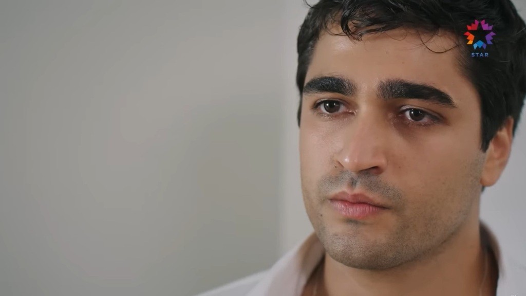 Zbliżenie na twarz zrezygnowanego Ferita.