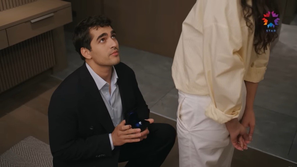 Ferit oświadcza się Diyar.