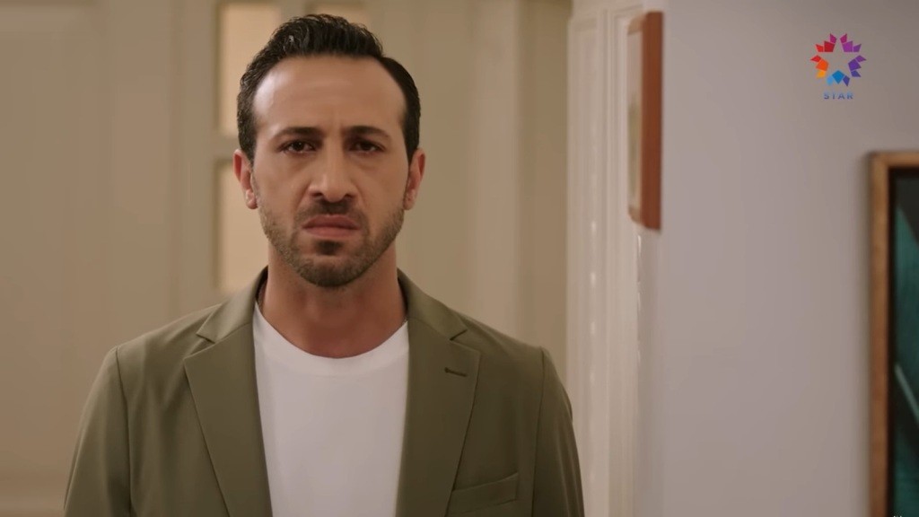 Abidin jest wstrząśnięty podsłuchaną rozmową.