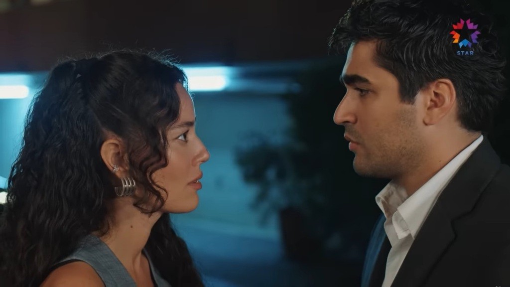 Diyar i Ferit stoją twarzą w twarz.