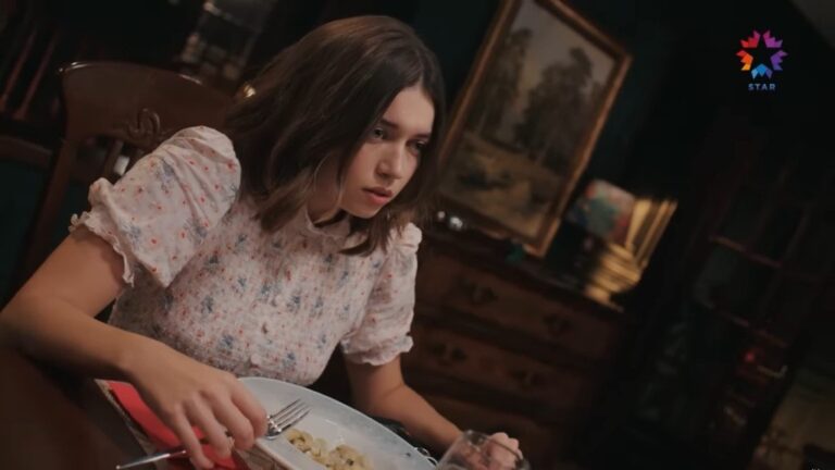 Seyran zaczyna źle się czuć podczas kolacji.