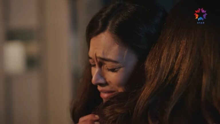 Zapłakana Betul przytula się do Hatice.