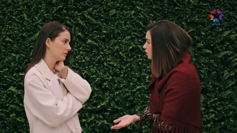 Suna i Seyran w ogrodzie rezydencji.