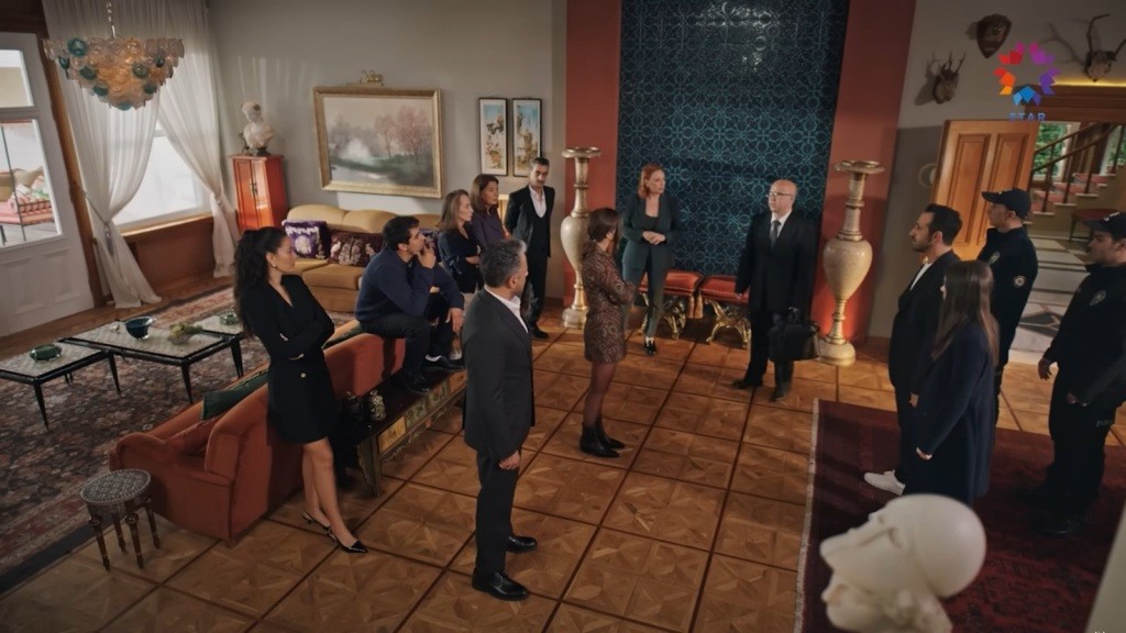 Abidin konfrontuje się z Korhanami w rezydencji.