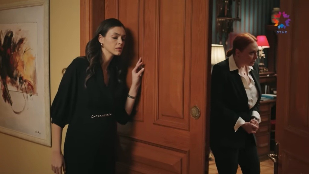 Betul podsłuchuje rozmowę Ifakat.