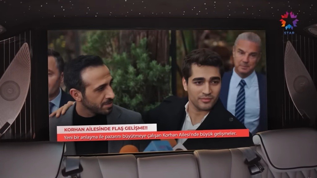 Transmisja z konferencja Korhanów. Na ekranie widać Abidina i Ferita.