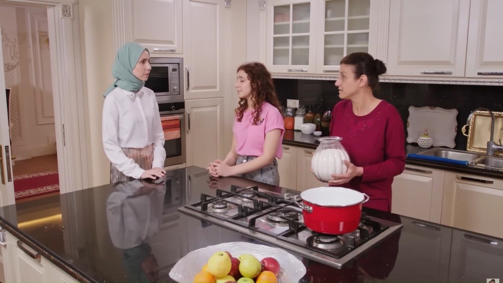 Sinem, Aysu i Fadime w kuchni.