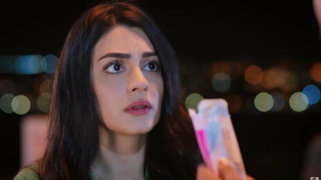 Hancer jest w szoku, gdy widzi opakowanie tabletek antykoncepcyjnych w rękach Cihana.