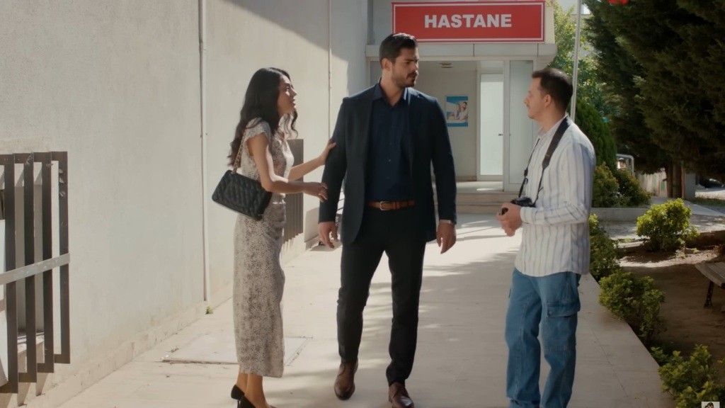 Hancer, Cihan i paparazzo - konfrontacja przed szpitalem.