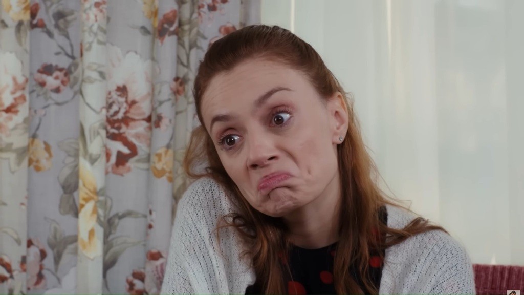 Derya uniosła brwi i zacisnęła usta w dość osobliwej minie.