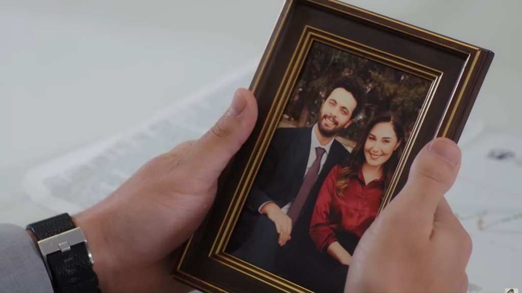 Ramka ze zdjęciem Engina i Yasemin.